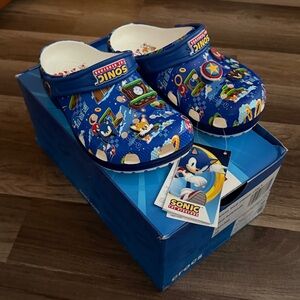 CROCS Sonic the hedgehog little boys size 2 brand new in box with tags